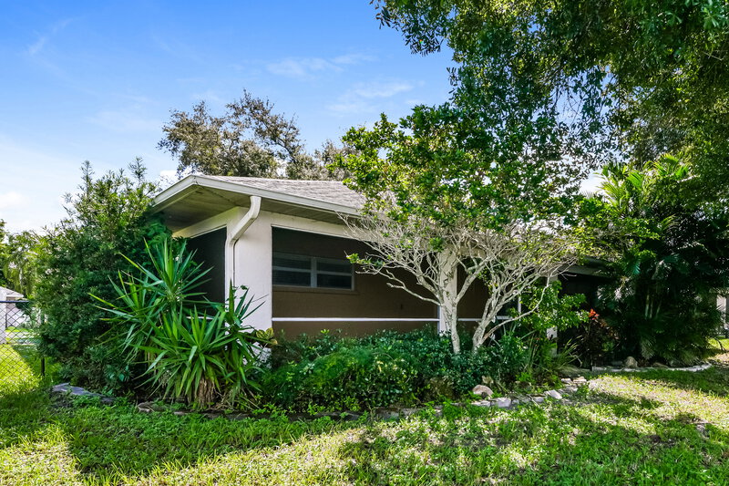 2,350/Mo, 5026 25th St E Bradenton, FL 34203 Rear View