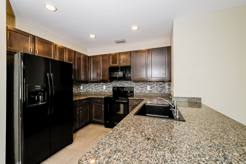 2,450/Mo, 5111 Blue Willow Way Palmetto, FL 34221 Kitchen View 2