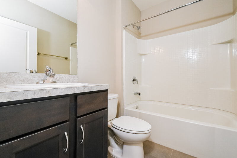 2,450/Mo, 5111 Blue Willow Way Palmetto, FL 34221 Bathroom View