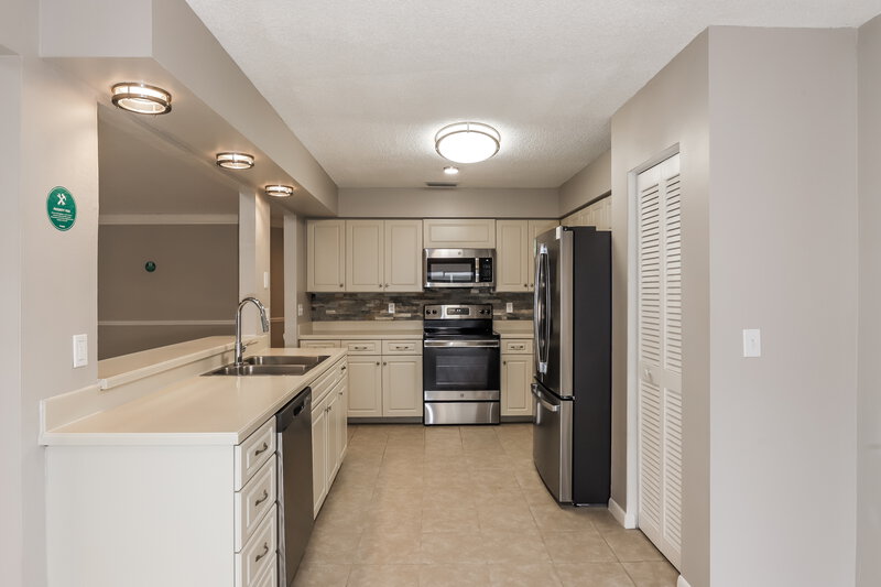 2,550/Mo, 3444 Brookridge Ln Parrish, FL 34219 Kitchen View