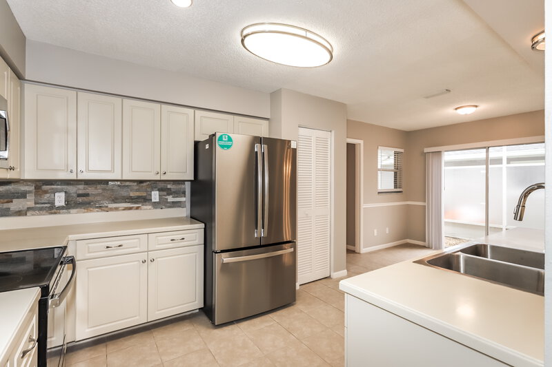 2,550/Mo, 3444 Brookridge Ln Parrish, FL 34219 Kitchen View 2