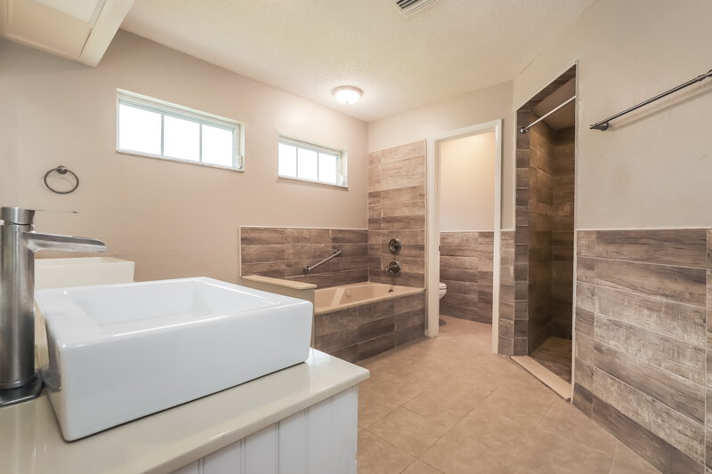 2,550/Mo, 3444 Brookridge Ln Parrish, FL 34219 Main Bathroom View