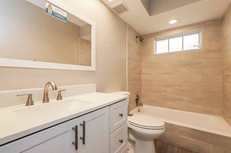 2,550/Mo, 3444 Brookridge Ln Parrish, FL 34219 Bathroom View