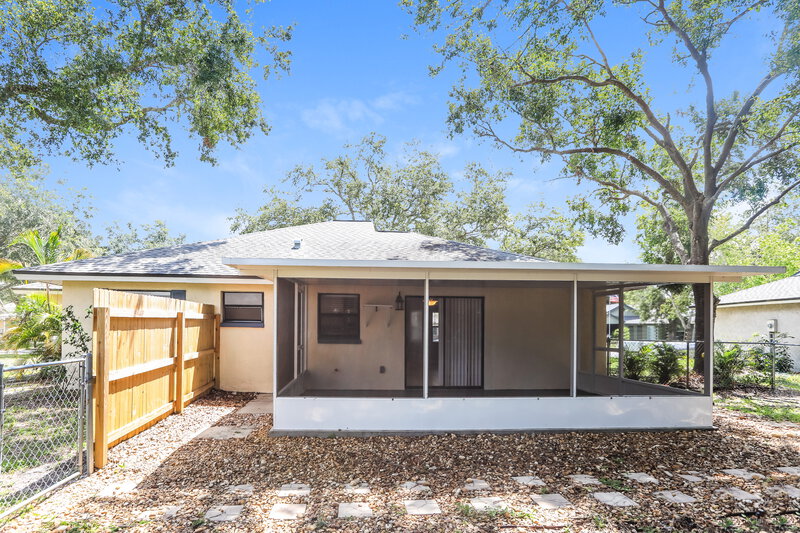 2,150/Mo, 1545 Deer Hollow Blvd Sarasota, FL 34232 Rear View