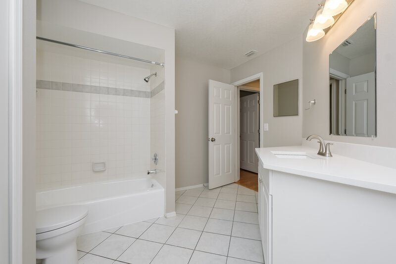 2,345/Mo, 4708 31st Street Ct E Bradenton, FL 34203 Bathroom View