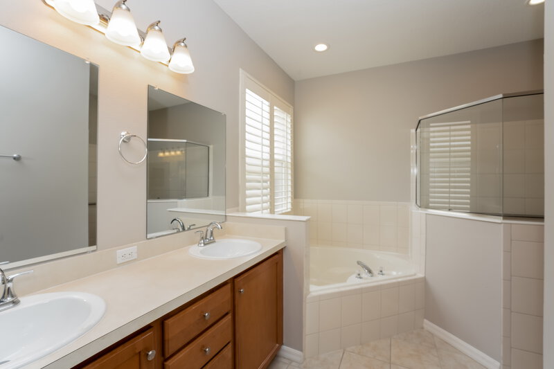 2,985/Mo, 6522 Blue Grosbeak Cir Lakewood Ranch, FL 34202 Main Bathroom View 2