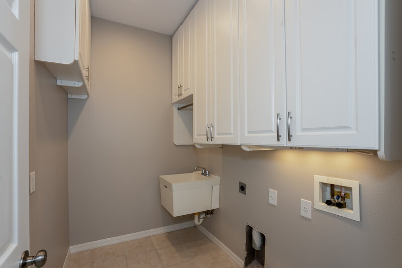 2,985/Mo, 6522 Blue Grosbeak Cir Lakewood Ranch, FL 34202 Laundry Room View