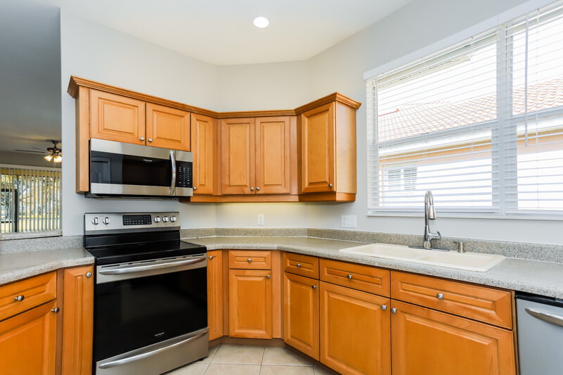 2,010/Mo, 5805 Spanish Point Ct Palmetto, FL 34221 Kitchen View 2