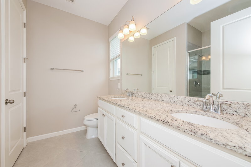 2,365/Mo, 11832 Meadowgate Pl Bradenton, FL 34211 Main Bathroom View