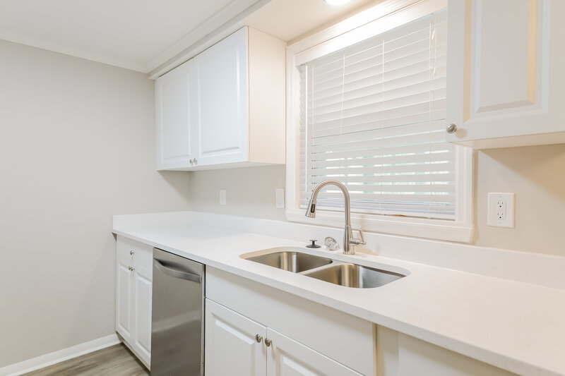 3,220/Mo, 5009 Silk Oak Dr Sarasota, FL 34232 Kitchen View 2