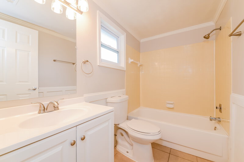 3,220/Mo, 5009 Silk Oak Dr Sarasota, FL 34232 Main Bathroom View
