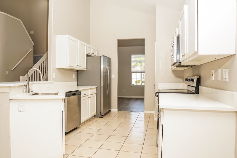 2,200/Mo, 192 Braemar Ave Venice, FL 34293 Kitchen View 2