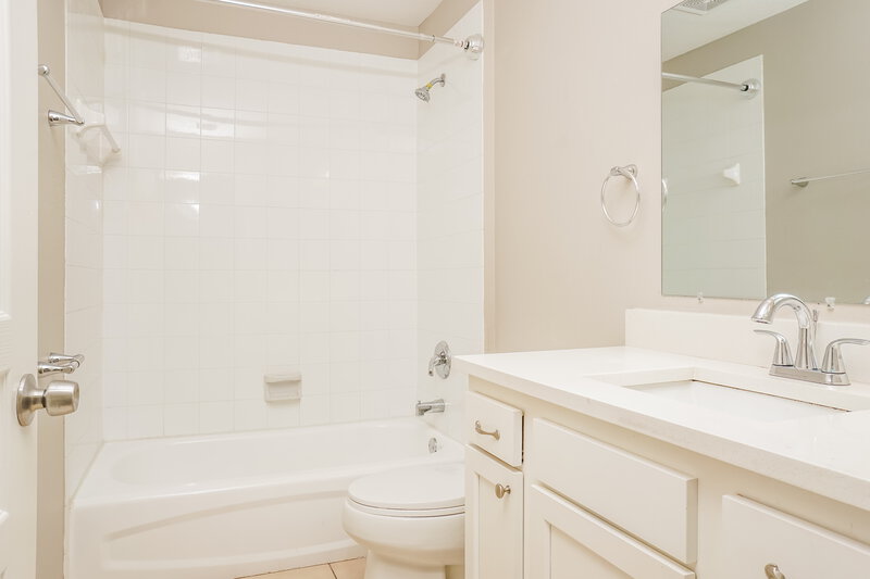 2,200/Mo, 192 Braemar Ave Venice, FL 34293 Bathroom View 2