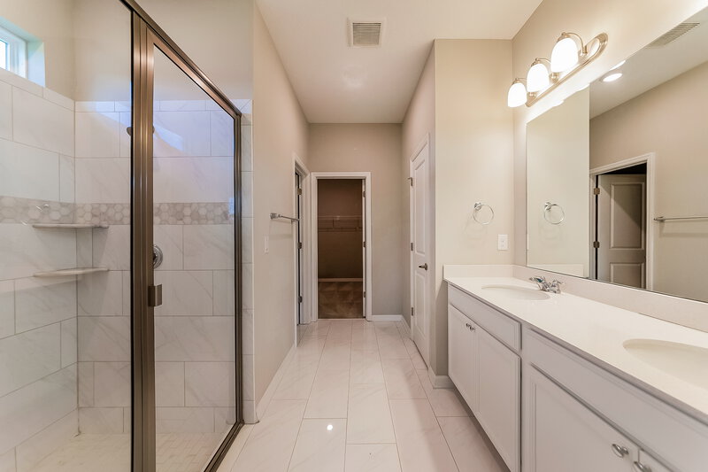 2,375/Mo, 417 Daylily Blvd Nokomis, FL 34275 Main Bathroom View