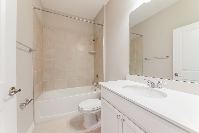 2,375/Mo, 417 Daylily Blvd Nokomis, FL 34275 Bathroom View