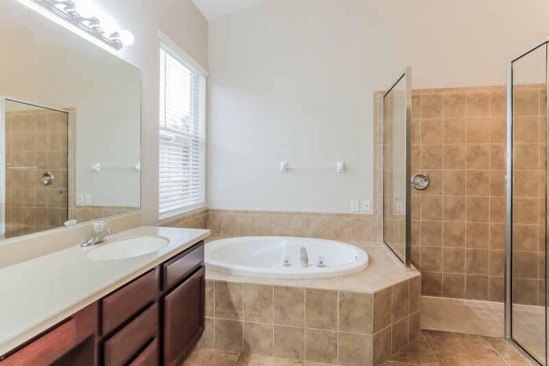 4,250/Mo, 12646 Cara Cara Loop Bradenton, FL 34212 Main Bathroom View