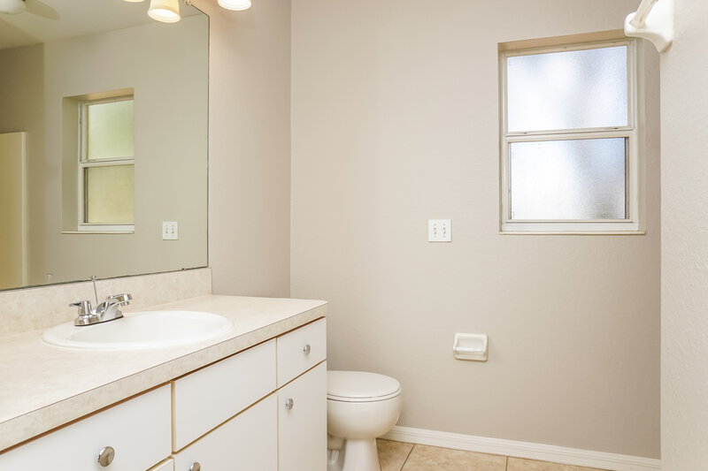 1,625/Mo, 5382 Hightower Rd North Port, FL 34288 Main Bathroom View