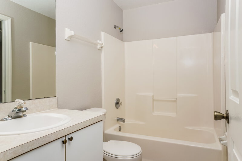 1,625/Mo, 5382 Hightower Rd North Port, FL 34288 Bathroom View 2