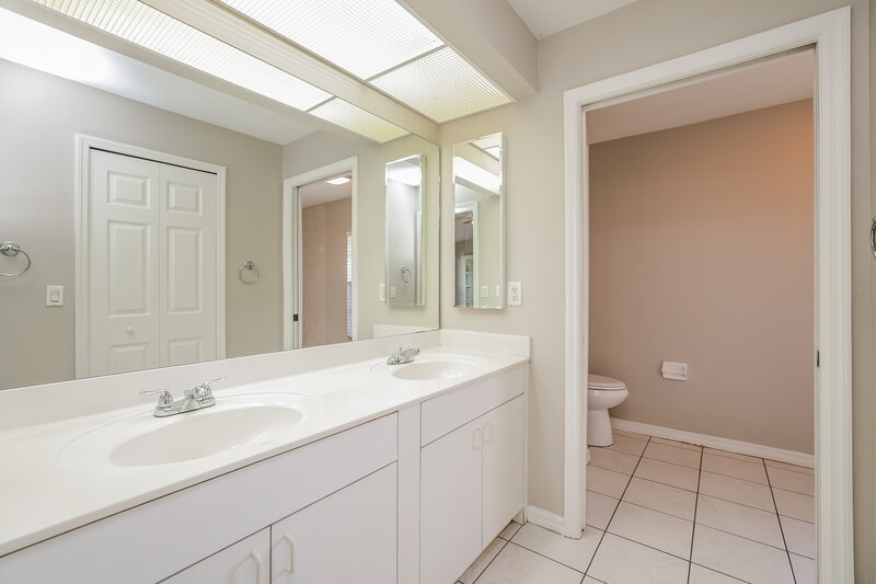 2,390/Mo, 710 Fullerton Ave S Lehigh Acres, FL 33974 Main Bathroom View