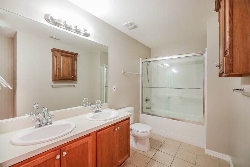 1,930/Mo, 184 Antofagasta St Punta Gorda, FL 33983 Main Bathroom View