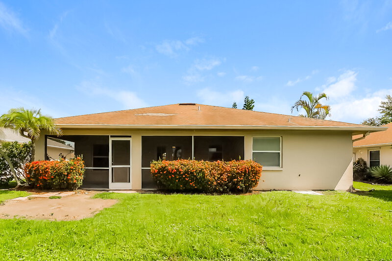 2,000/Mo, 6732 65th Ter E Bradenton, FL 34203 Rear View