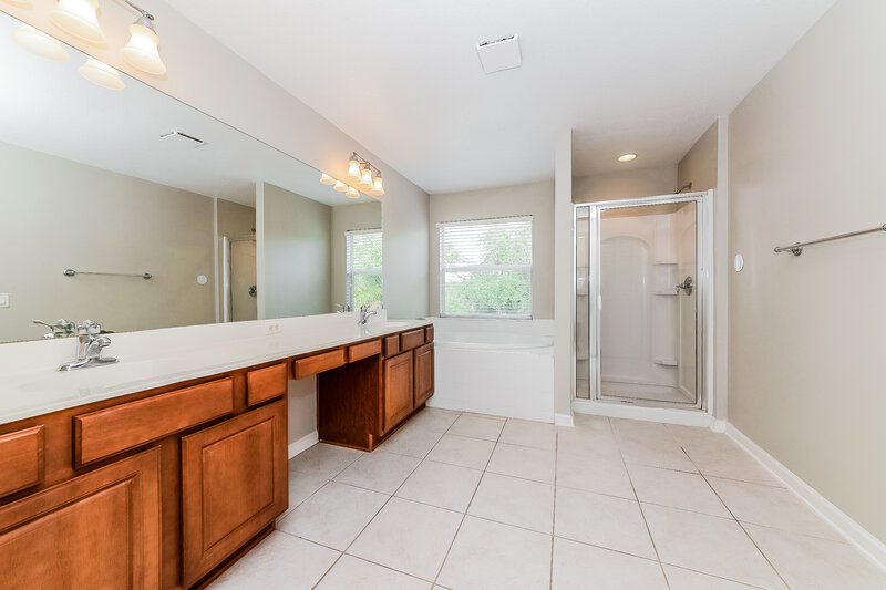 2,635/Mo, 5810 100th Ave E Parrish, FL 34219 Main Bathroom View