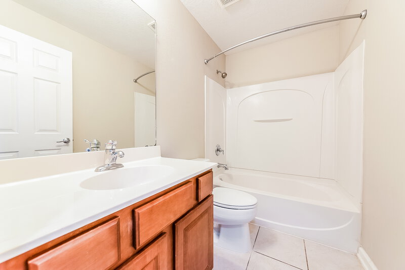2,635/Mo, 5810 100th Ave E Parrish, FL 34219 Bathroom View