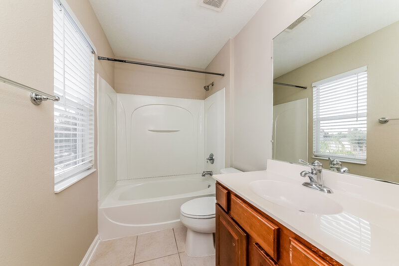 2,635/Mo, 5810 100th Ave E Parrish, FL 34219 Bathroom View 2