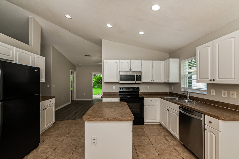 2,125/Mo, 2815 93rd Ct E Palmetto, FL 34221 Kitchen View 2
