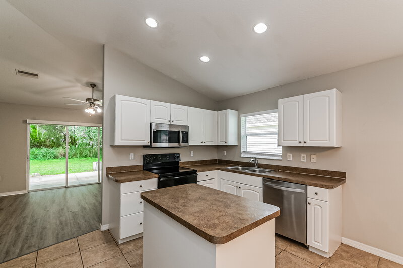 2,125/Mo, 2815 93rd Ct E Palmetto, FL 34221 Kitchen View 3
