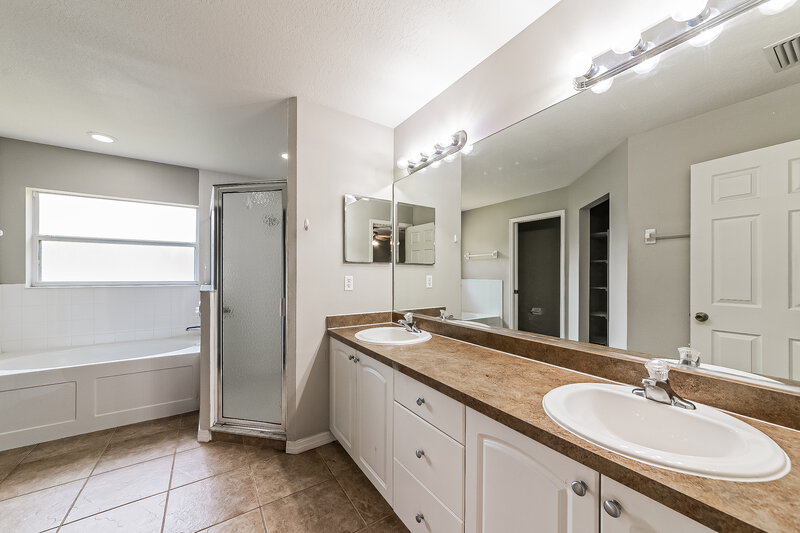 2,125/Mo, 2815 93rd Ct E Palmetto, FL 34221 Main Bathroom View