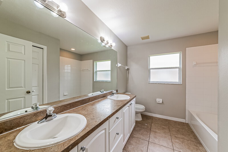 2,125/Mo, 2815 93rd Ct E Palmetto, FL 34221 Bathroom View