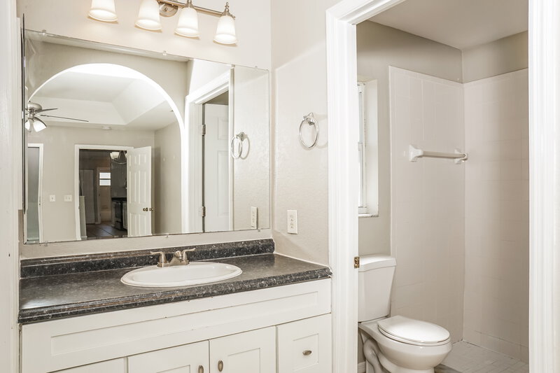 2,080/Mo, 3644 Ribera Ave North Port, FL 34286 Main Bathroom View