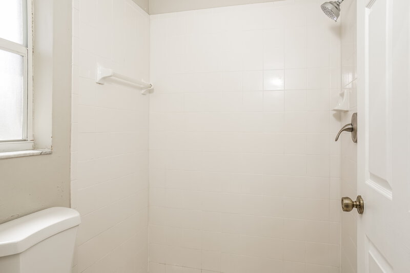 2,080/Mo, 3644 Ribera Ave North Port, FL 34286 Main Bathroom View 2