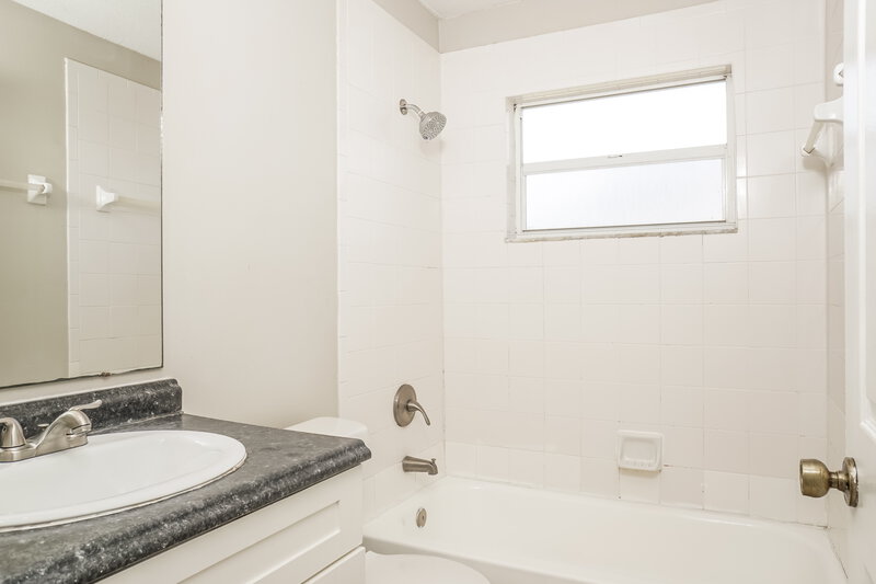 2,080/Mo, 3644 Ribera Ave North Port, FL 34286 Bathroom View