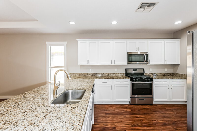 2,410/Mo, 11826 Forest Park Cir Bradenton, FL 34211 Kitchen View 2