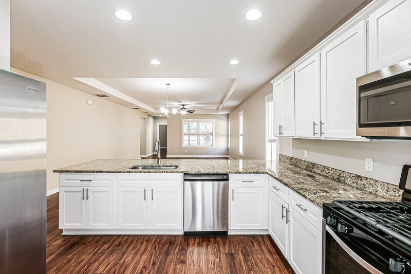 2,410/Mo, 11826 Forest Park Cir Bradenton, FL 34211 Kitchen View 3