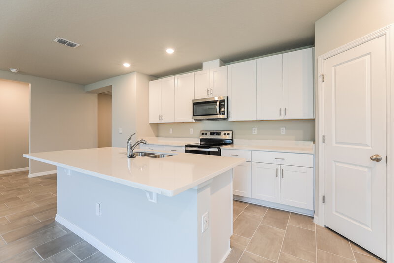 2,265/Mo, 10163 Daybreak Glen Parrish, FL 34219 Kitchen View