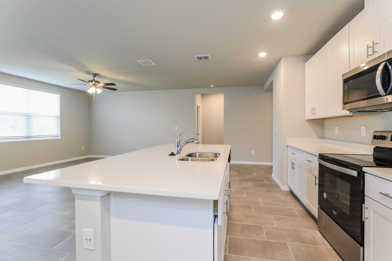 2,265/Mo, 10163 Daybreak Glen Parrish, FL 34219 Kitchen View 2