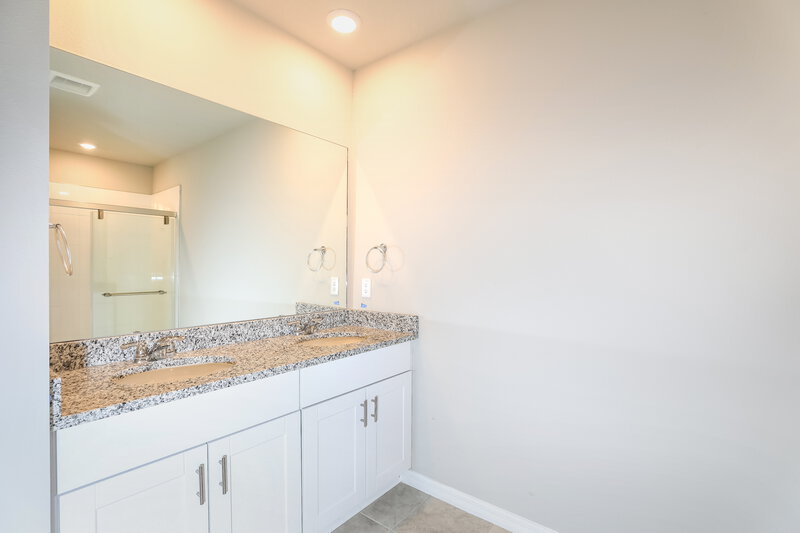 2,790/Mo, 10205 Daybreak Glen Parrish, FL 34219 Main Bathroom View