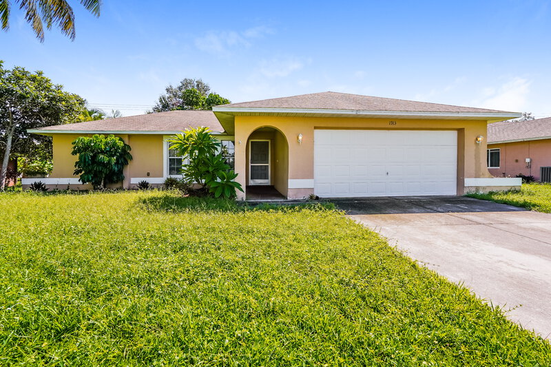 2,200/Mo, 1913 SE 11th Ave Cape Coral, FL 33990 External View