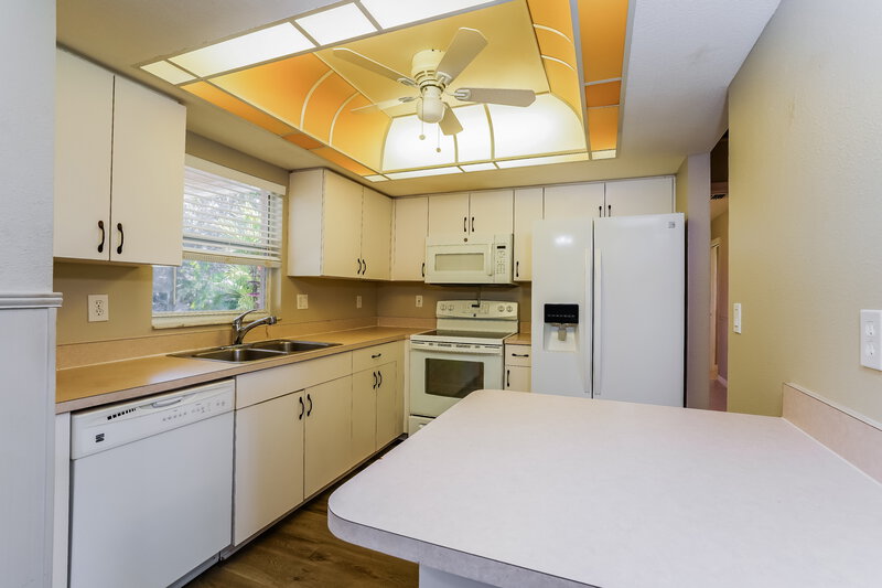 2,200/Mo, 1913 SE 11th Ave Cape Coral, FL 33990 Kitchen View