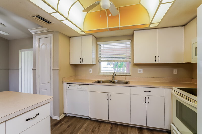 2,200/Mo, 1913 SE 11th Ave Cape Coral, FL 33990 Kitchen View 2