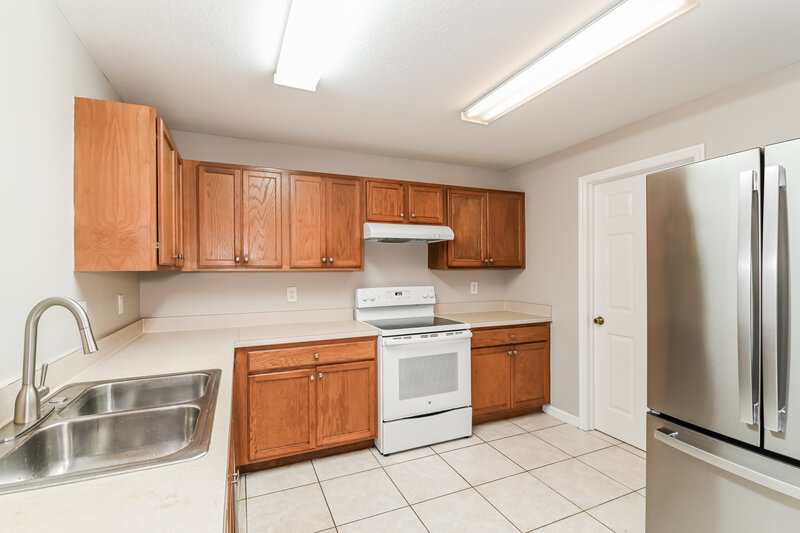 2,270/Mo, 1307 SE 18th St Cape Coral, FL 33990 Kitchen View