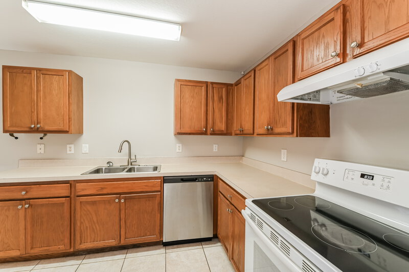 2,270/Mo, 1307 SE 18th St Cape Coral, FL 33990 Kitchen View 2