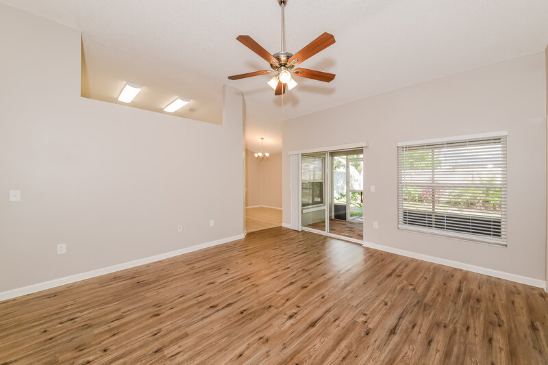 2,360/Mo, 605 45th St E Bradenton, FL 34208 Living Room View 2