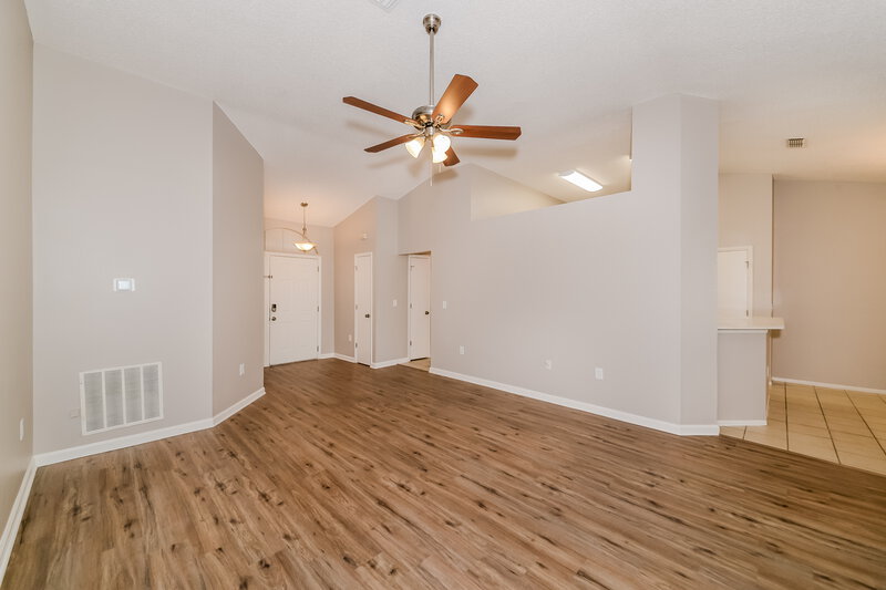 2,360/Mo, 605 45th St E Bradenton, FL 34208 Living Room View 3