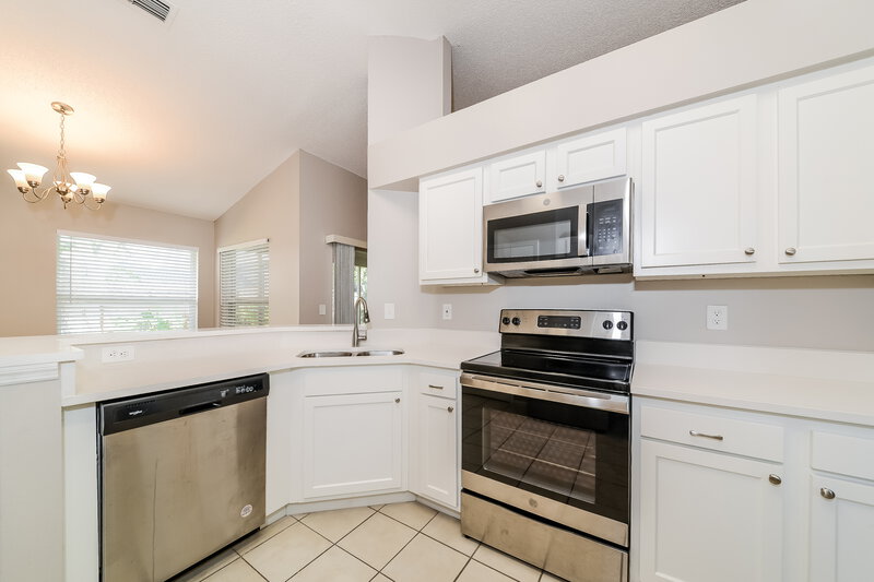 2,360/Mo, 605 45th St E Bradenton, FL 34208 Kitchen View