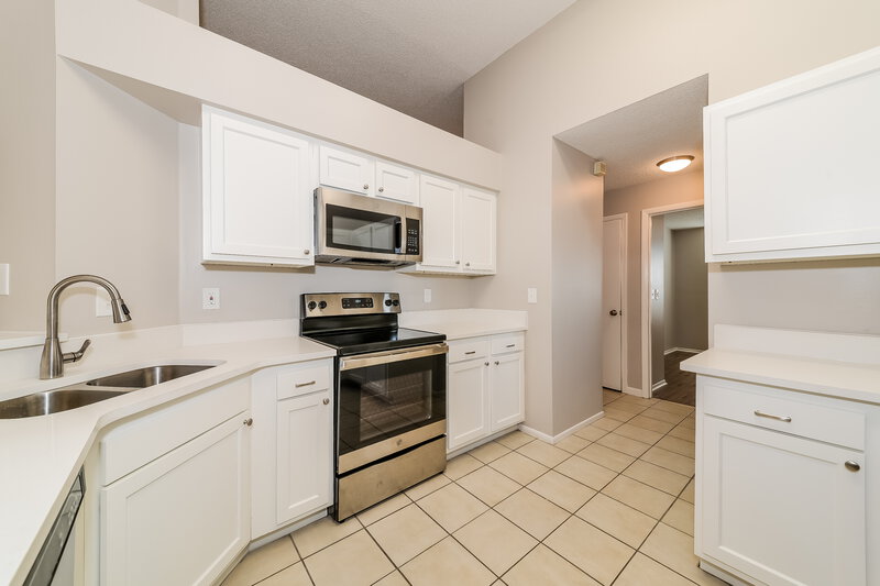 2,360/Mo, 605 45th St E Bradenton, FL 34208 Kitchen View 3