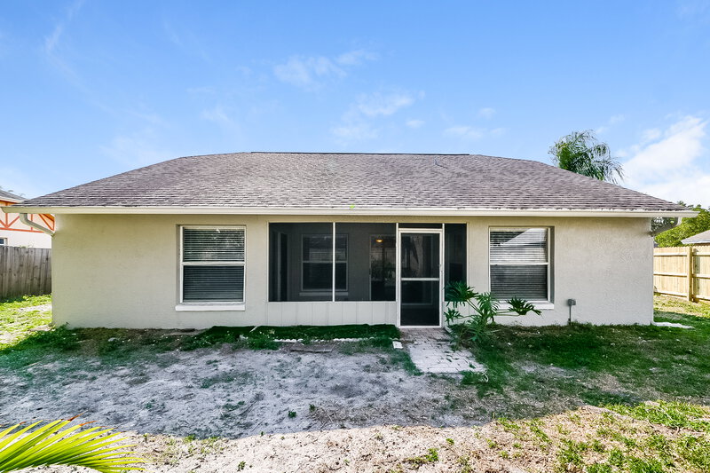 2,360/Mo, 605 45th St E Bradenton, FL 34208 Rear View